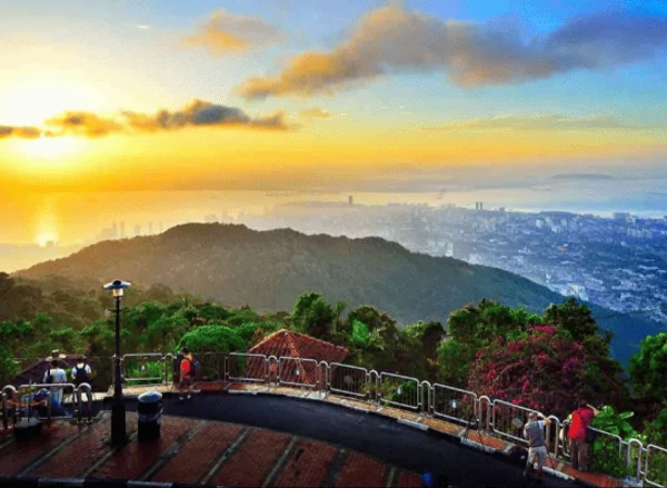 ملخص عرض شهر عسل فاخر في ماليزيا مدينة سيلانجور: فندق Sunway Pyramid Hotel -عدد الليالي 2 - 5 نجوم مدينة لنكاوي: فندق Dash Resort Langkawi - عدد الليالي 2- 5 نجوم مدينة بينانج: فندق Shangri la rasa - عدد الليالي 3- 5 نجوم مدينة كوالالمبور : فندق Traders Hotel Kuala lumpur - عدد الليالي 2- 5 نجوم البرنامج السياحي العرض متاح لشخصين و يشمل حجز الفنادق المذكورة مع الافطار والضريبة. يشمل توفير مرشد سياحي يتحدث اللغة العربية عبر الجوال طوال فترة الأقامة. عرض شهر العسل يشمل جولة سياحية داخل جزيرة لنكاوي. شامل الطيران الداخلي فى الجزر المذكورة مع الوزن. شامل الاستقبال والتوصيل من والى الفندق والمطار. العرض السياحي لا يشمل الطيران الدولي. السعر قابل للتغيير فى بعض المواسم. يتوفر دليل سياحي باللغة العربية. لا يشمل المصاريف الشخصية. جولة سياحية فى كوالالمبور. جولة سياحية في لنكاوي. جوله سياحيه فى بينانج. ملاحظات هامة العرض لا يشمل تذاكر الطيران الدولي. يمكن تخصيص الرحلة حسب رغباتك وتعديل البرنامج بما يتناسب مع اهتماماتك. نحن هنا في اسكاي ترافيل دائمًا في خدمتك! إذا كنت تبحث عن عطلة استثنائية ولم تجد ما يناسبك، يرجى إدخال بياناتك و سيتواصل معك أحد مستشاري السفر لدينا لمساعدتك في تخطيط عطلتك بأفضل الأسعار، و يمكنك التصفح في الموقع لتحصل على أفضل عروض وبكجات شهر العسل بأفضل سعر في السعودية ! يمكنك حجز غرفتك في افضل فنادق ماليزيا والحصول على إقامة مريحة طوال فترة تواجدك في ماليزيا من خلال الحجز مع سكاي بوكينج أفضل موقع حجز فنادق في السعودية! عرض شهر عسل فاخر في ماليزيا 11 يوم